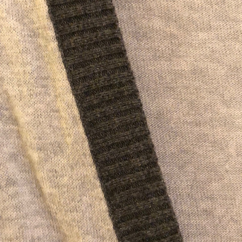 Gray sweater - Picture 6 of 7